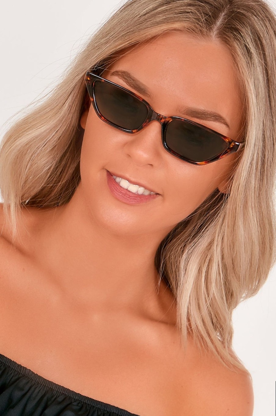 Clothing Impulse | Slim Cat Eye Frame Sunglasses