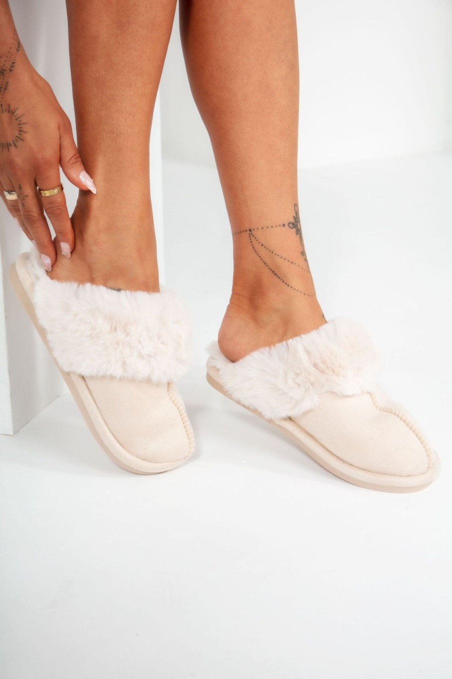 Clothing No Doubt | Hadlee Cream Faux Fur Slippers